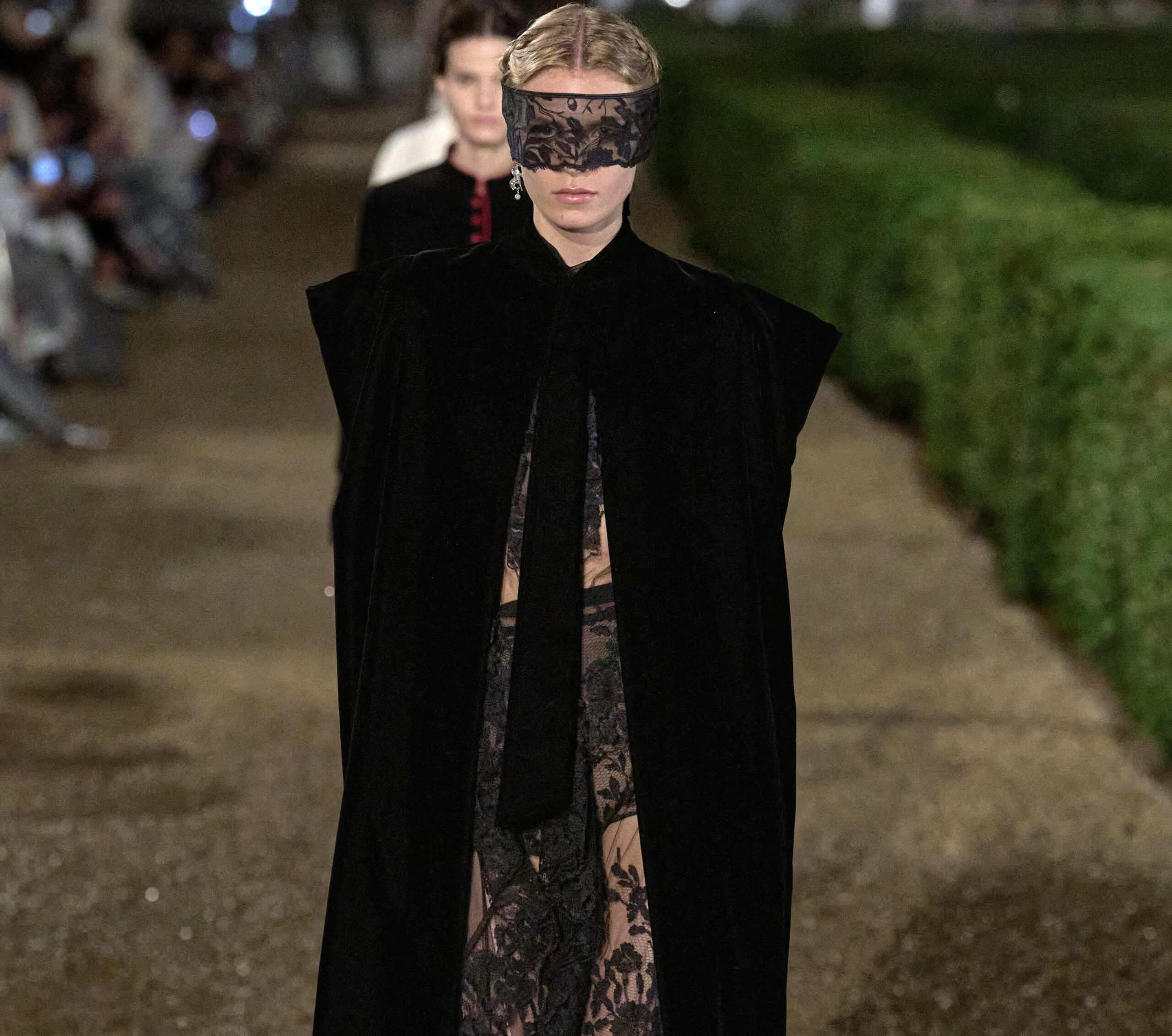 The Eternal Masquerade: Dior Cruise 2026 Awakens Rome’s Dreamscape